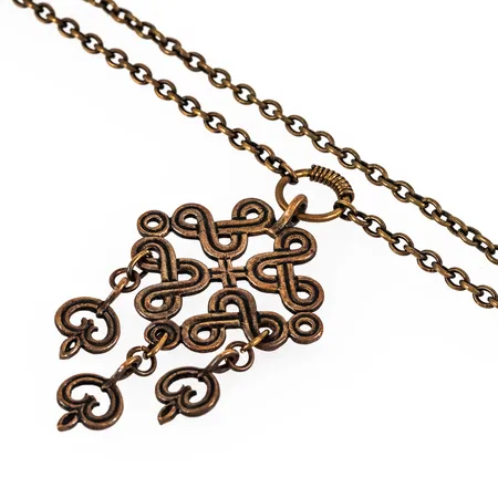 Collier "Karelska flätan" i brons, Kalevala Koru, Finland. Hängets mått 40 x 65 mm, kedjans längd 65 cm. 