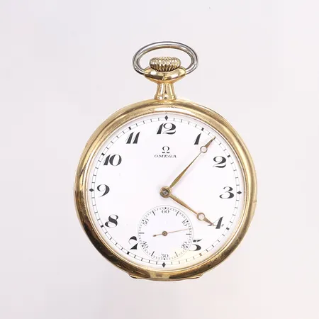 Fickur Omega, Ø51mm, manuell, verknummer 5224977, boettnummer 5602699, innerboett metall, boett 18K, personlig gravyr daterad 1919, tickar men ej funktionstestad, bucklig boett, hängögla utbytt ej guld, Bruttovikt: 94g