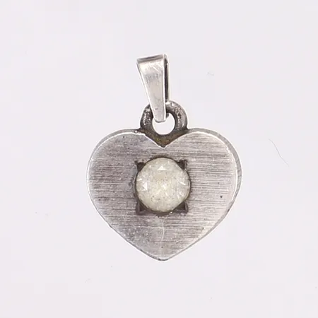 Hänge hjärta med vit sten, 19x14mm, tillv. Karl Laine Finland, silver 925/1000 Vikt: 1,7 g