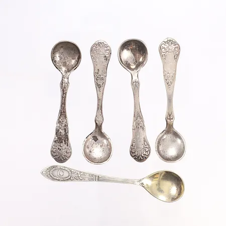 5 små skedar, längd 6-7cm, silver 830/1000 Vikt: 18 g