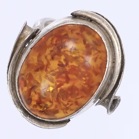 Ring med bärnsten, stl 16¾, bredd 3-25mm, silver 925/1000 Vikt: 6,6 g