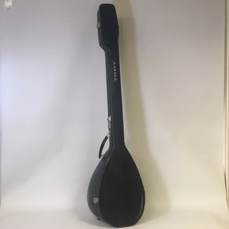 Saz, Turkisk Bouzouki, Tillverkad Akdeniz Saz evi Istanbu,l stl 40, lång hals, pärlemor inlägg hals, mullbär i kropp och locket Kanadensiskt gran, i fodral Skickas med Bussgods eller PostNord