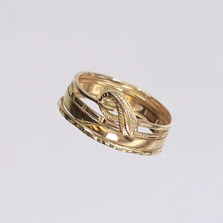 Ring, stl 16, bredd 5-8mm, gravyr, 18K Vikt: 2,6 g
