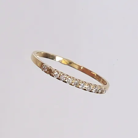 Ring med små diamanter, defekt saknar en sten, 18K Vikt: 1,1 g