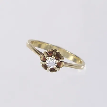 Ring med diamant 1x ca 0,10ct, stl 16½, bredd 2-7mm, slitage, 18K Vikt: 2,4 g