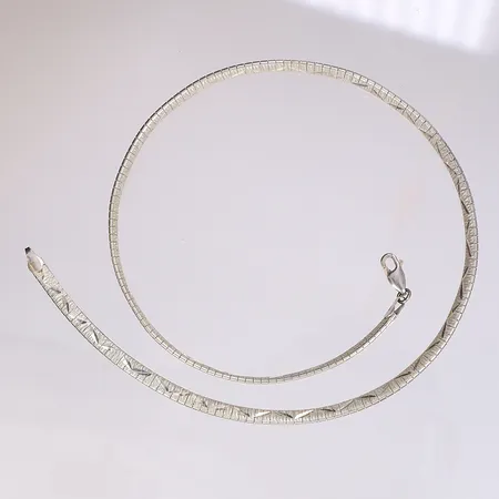 Två halscollier defekta silver 925/1000 Vikt: 26,2 g