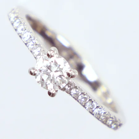 Ring, diamanter 1x0,30ct TW/VS 16x0,01ct,  platina 950/1000, Ø17mm,  Vikt: 3,6 g