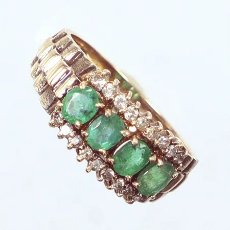 Ring diamanter 8x0,01ct äldre slipning, smaragder, Ø17¾, 14k  Vikt: 3,7 g