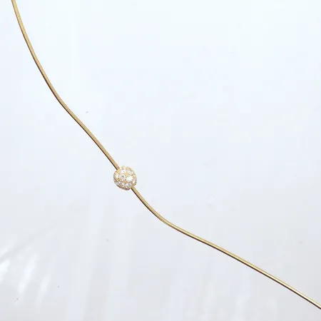 Collier något ojämn, längd 42cm, 18k  Vikt: 10,8 g