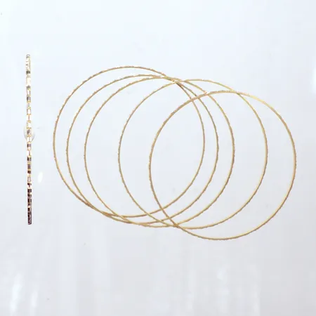 6 stela armringar, 2-färgade, Ø59mm, 18k  Vikt: 16,7 g