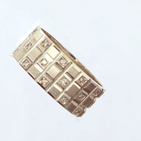 Ring 7,1gr, Ø18¾, bredd 8,8mm, vitguld, 18k  Vikt: 7,1 g