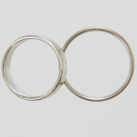 Ring, stl 16-19, bredd 5mm, vitguld, gravyrer, 18K Vikt: 12,2 g