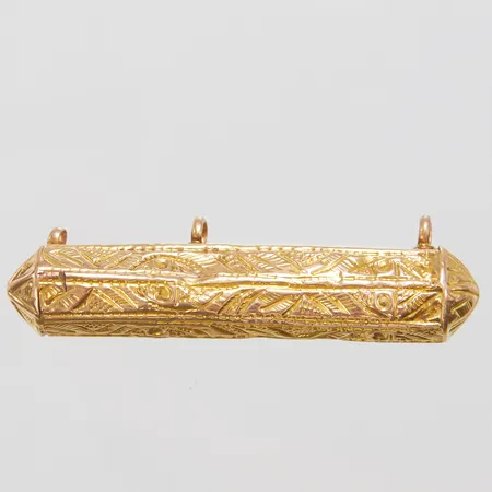 Hänge, kapsel, möjligen Mezuza, 55x15mm, skadat, 14K Vikt: 3,7 g