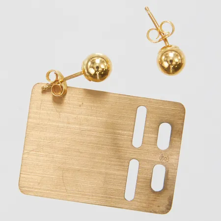 Diverse guld, defekt, personlig gravyr, 18K Vikt: 2,6 g