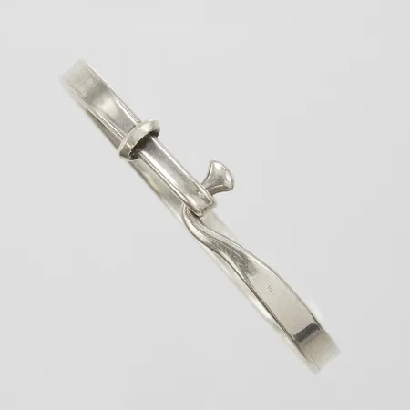 Armring, Georg Jensen, modell Torun, nr: 204, stl: M, innermått: 59,4x50,5mm, design Vivianna Torun Bülow-Hübe, något repig, inga tillbehör, silver 925/1000 Vikt: 16,6 g