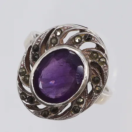 Ring med sten och markasiter, stl 17, bredd 2-18mm, Silver 925/1000 Vikt: 4,6 g