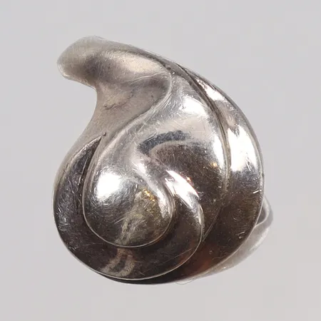 Ring med mönster, stl 17½, bredd 3-6mm, silver 925/1000 Vikt: 4,9 g