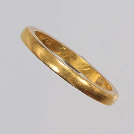 Ring, slät stl 17¾, gravyr 23K  Vikt: 4,6 g