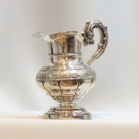 Gräddkanna Senempir höjd 15,5cm, små bucklor Eric Nordin Sundsvall 1848 silver 830/1000 Vikt: 156,4 g