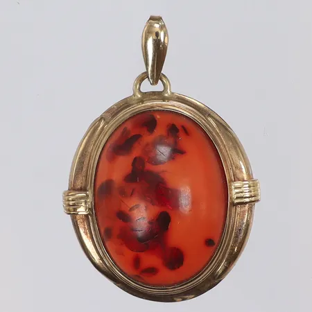 Hänge med bärnsten 23x34mm (inklusive hängöglan), förgyllt silver 925/1000 Vikt: 4,1 g