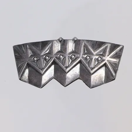 Brosch med geometriskt mönster, 38x17mm, Kalevala Koru, Helsingsfors 1964, silver 916/1000 Vikt: 6,7 g