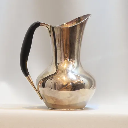 Karaff med hantag i bakelit, höjd 17cm, Carl Cohr, Danmark, årstämplad för 1959, silver 925/1000 Vikt: 373,1 g