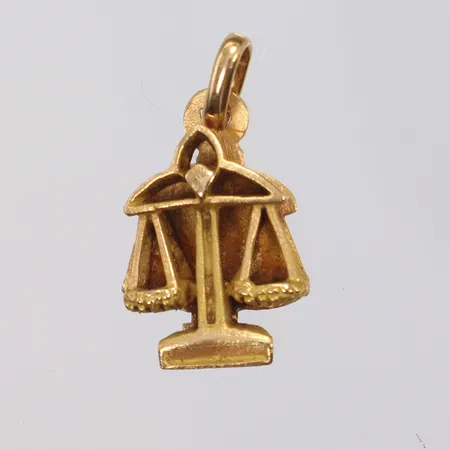 Hänge Vågen 11x22mm inklusive hängögla, 18K Vikt: 3,8 g