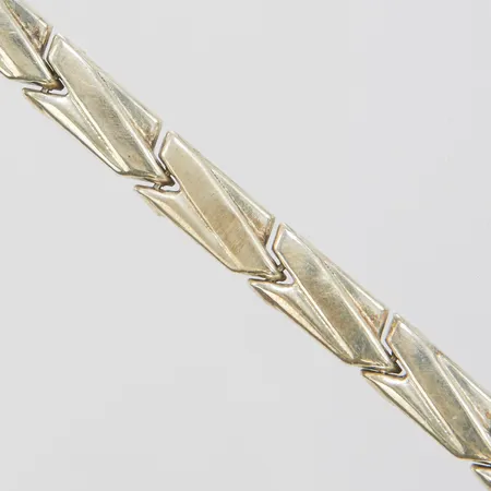 Armband, längd: 19,6cm, bredd: 5,5mm, delvis matterat, ihåligt, små bucklor, silver 925/1000 Vikt: 7,6 g