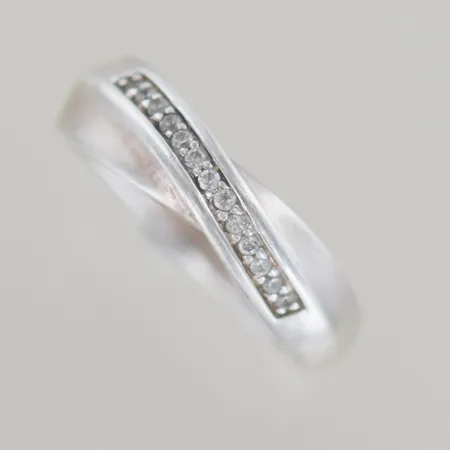 Ring med stenar, Ø 19 mm, bredd 6 mm, silver 925/1000 Vikt: 5,4 g