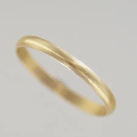 Ring, Ø 19 mm, bredd 2,3 mm, graverad, 18K 1,5 g Vikt: 1,5 g