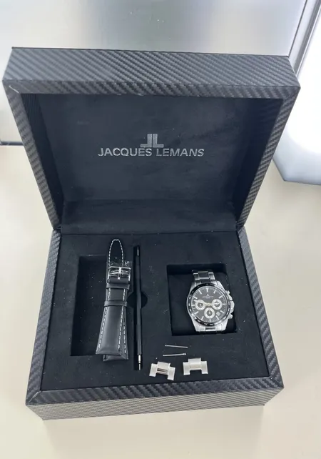 Herrur Jacques Lemans 1-1877, 20ATM, Ø 40 mm, extra länkar/box Vikt: 0 g Skickas med postpaket.