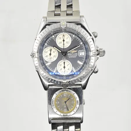 Herrur Breitling Chronomat, boett Ø39 mm, automat, datum, kronograf, stål, pilotlänk, blå/grå urtavla, fint bruksskick, refnr A13350, serienr 17314, cal 7750, UTC refnr A61172, serienr 3806, cert August Petersson & son 1999-11-04 för både klocka samt UTC, chronometer intyg, manual, hangtag, box (något skadad), ytterkartong.