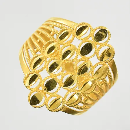 Ring, stl 18½, bredd 2-22 mm, 21K. Vikt: 3,9 g