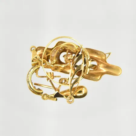 Diverse defekt guld med stenar, 18K. Vikt: 6,7 g
