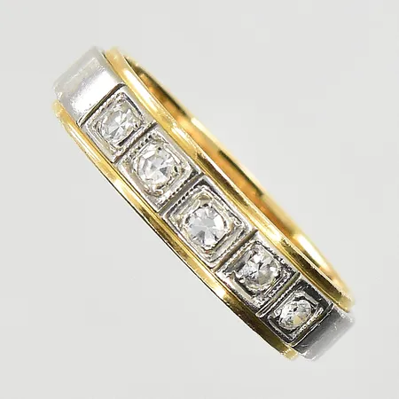 Ring med diamanter 0,10ctv, stl 15¾, bredd 4 mm, gulguld/vitguld, 18K. Vikt: 4,2 g