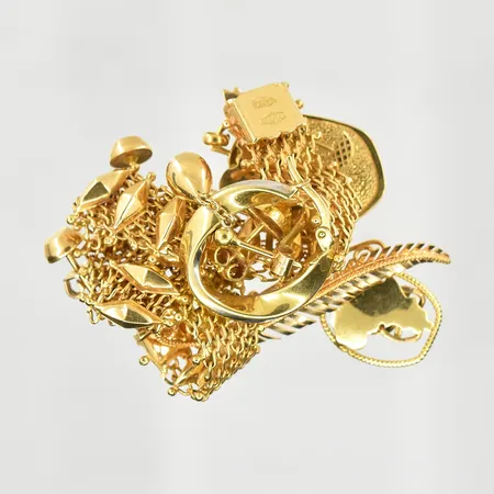 Diverse defekt guld med stenar, 18K. Vikt: 29,5 g