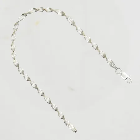 Armband, längd 18½, bredd 3 mm, skruvad modell, 925/1000 silver. Vikt: 2,9 g
