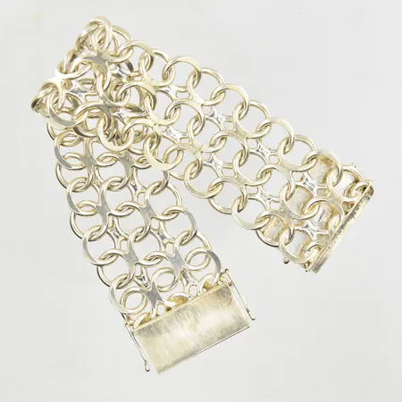 Armband, längd 20 cm, bredd 33 mm, tillverkad Z9/1974, silver. Vikt: 79 g