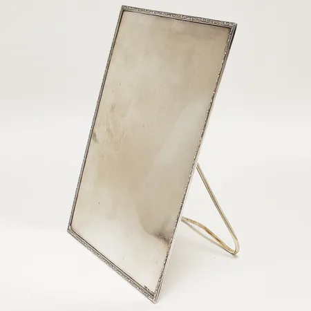 Plakett med fot, 18,6x14,4cm, ograverad, stämplad K.A, Stockholm, 1951, silver 830/1000 Vikt: 324,8 g