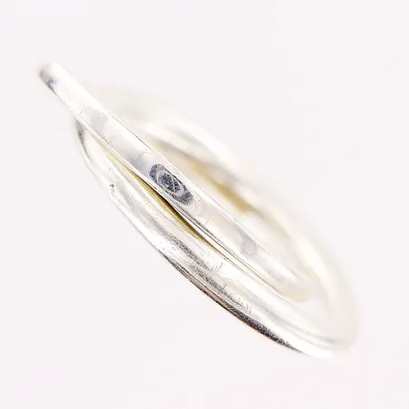 Ring, stl ca 18¾-19, Efva Attling, modell Twosome, ena ringen rundad 2,9mm, ena ringen kantig 2,0mm, nypris ca 2500kr, original ask,  silver 925/1000. Vikt: 8,2 g