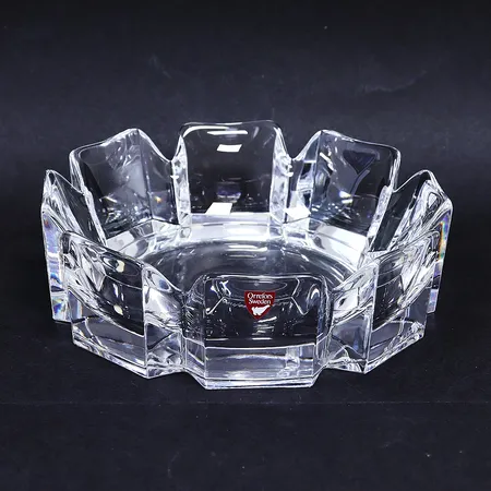 Skål Corona, Lars Hellsten Orrefors, höjd 5,5cm, Ø18,5cm, klarglas, etikettmärkt samt signerad i botten.  Skickas med paket.