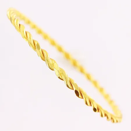 Armring, Ø59mm, bredd 3mm, något skev,  22K. Vikt: 20,7 g