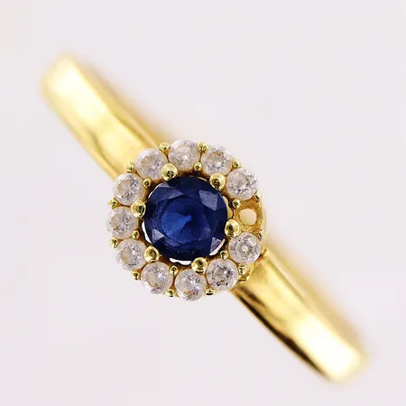 Ring, blå och vita stenar, stl 15¾, en sten saknas, 18K Vikt: 0,6 g