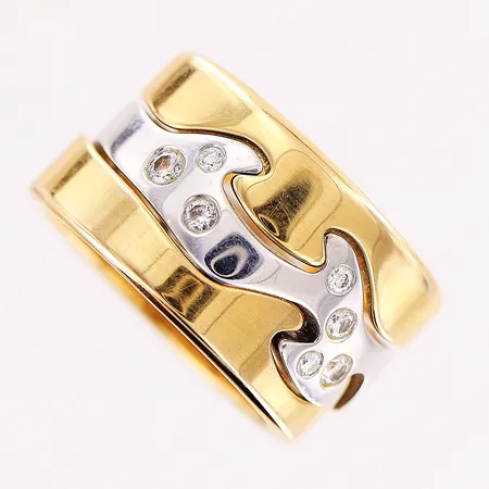 Ring Georg Jensen Fusion, 3 delar, ytterdelar i gulguld, mittring i vitguld, 8st diamanter 0,16ctv, design Nina Koppel, stl ca 16¾ (51), bredd 11mm, originaletui Vikt: 15,9 g
