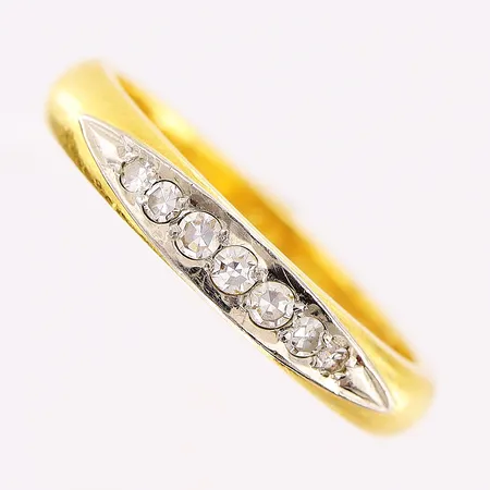 Ring, 7st diamanter 0,16ctv, stl 17¾, gravyr, 23K Vikt: 6,6 g