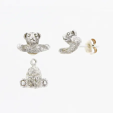 Ett par örhängen, björnar 8-13mm, ett påhänge med björnben 2-11mm saknas, silver 925/1000. Vikt: 5 g