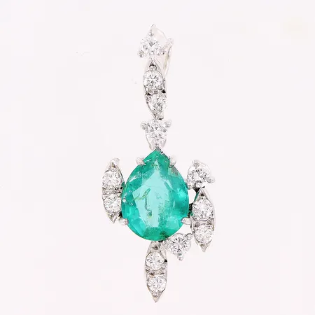 Hänge, smaragd och briljantslipade diamanter 8 x ca 0,02ct, 4 x ca 0,04ct, 27mm, bredd 11mm, vitguld, 14K Vikt: 2 g
