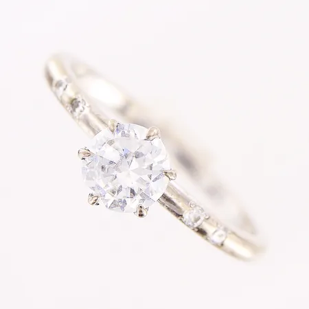 Ring, vit sten, briljantslipade diamanter 4 x ca 0,01ct, stl 18¼, vitguld, 14K Vikt: 2,8 g