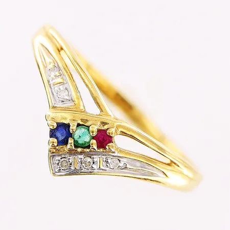 Ring, safir, rubin, smaragd, 8/8 slipade diamanter 5 x ca 0,005ct, stl 17¾, bredd 1,5-7mm, 18K Vikt: 1,6 g