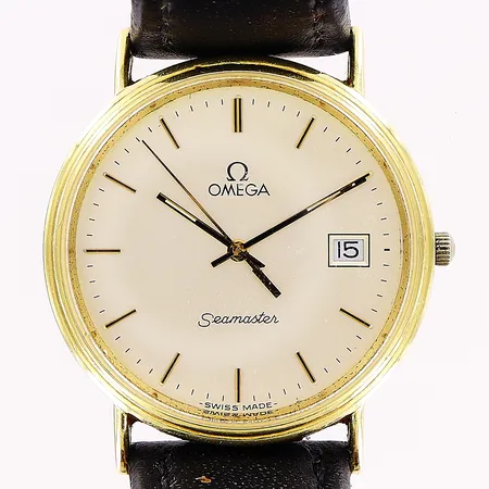 Herrur Omega, 18K, quartz, Ø32mm, vit urtavla, datum, sekundvisare, läderband ej original 23,5cm, gravyr, bruttovikt 29,3g, inga tillbehör.